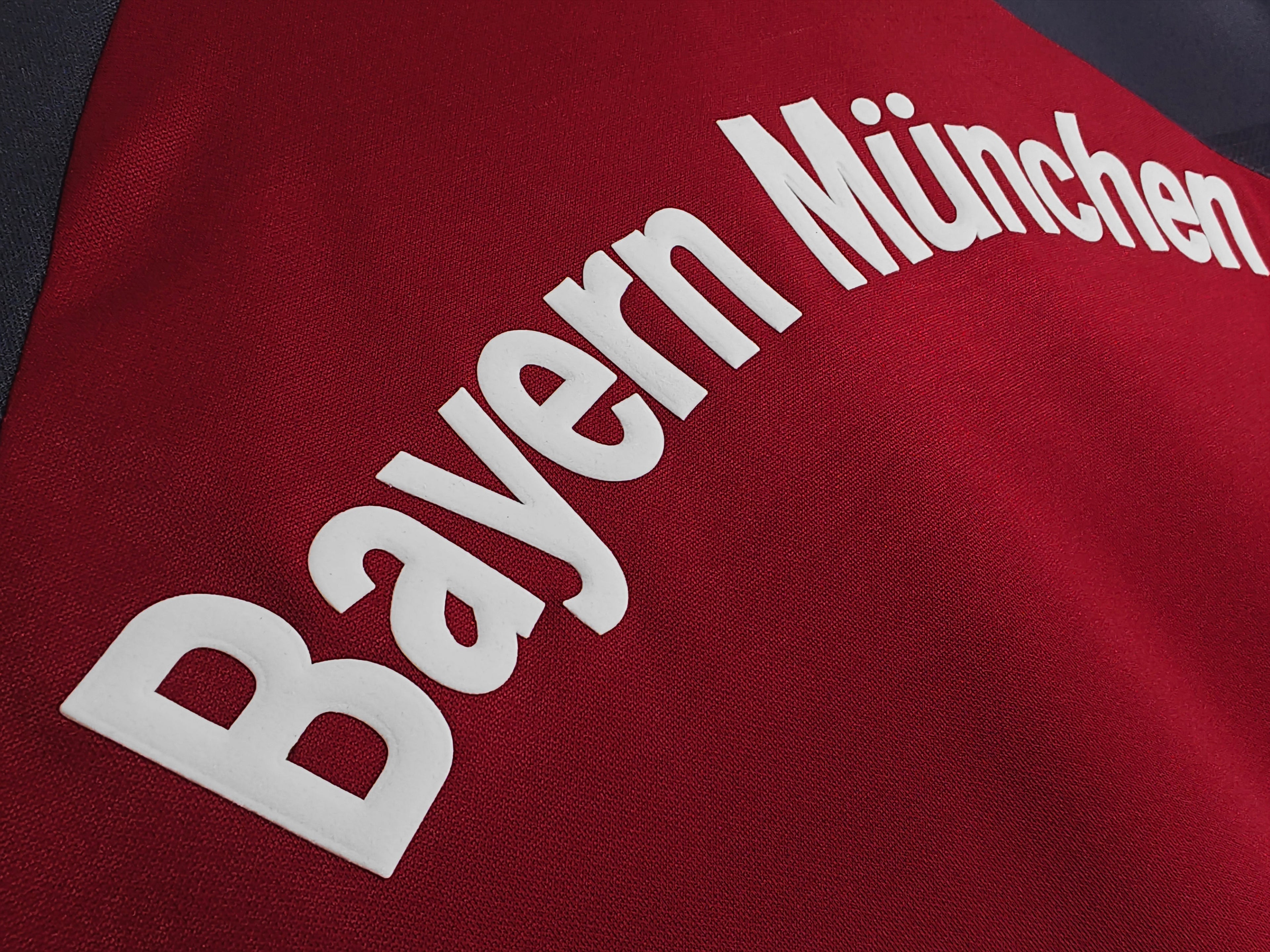 Bayern Munich Retro 01/02 Home Jersey
